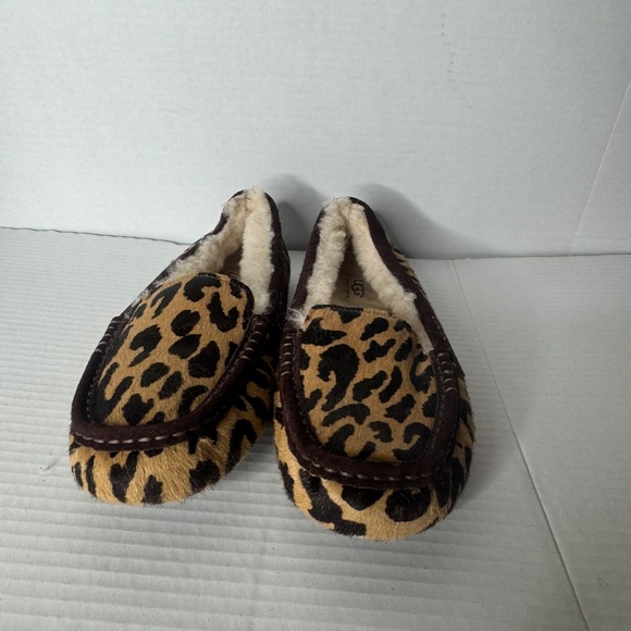 UGG Moccasins Slippers - Picture 3 of 7